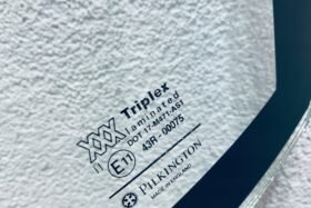 Предно стъкло FERRARI 308/328 2D COUPE GTB/GTS 1987--3 на ниска цена