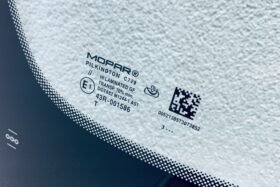 Предно стъкло FIAT 500 CABRIO 2020- АКУСТИКА+КАМЕРА+СЕНЗОР+ОТОПЛЕНИЕ+OE-3 на ниска цена