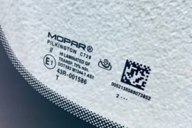 Предно стъкло FIAT 500 E 2020- АКУСТИЧНО+КАМЕРА+СЕНЗОР+OE-3 на ниска цена