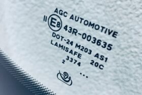 Предно стъкло FIAT 500X 5D 2015- АКУ+КАМ-3 на ниска цена