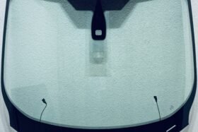 Предно стъкло FORD C-MAX II 2010- АКУСТИКА+СЕНЗОР+ОТОПЛЕНИЕ ОРИГИНАЛ на ниска цена