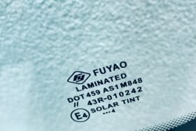 Предно стъкло FORD FIESTA KM7 2008-2012 СЕНЗОР + ЦЕНА-2 на ниска цена