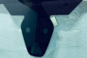 Предно стъкло FORD FIESTA MK8 2017- FORD PUMA 2019- КАМЕРА+СЕНЗОР-2 на ниска цена