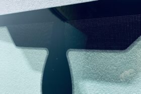 Предно стъкло FORD FIESTA MK8 2017- PUMA 2019- АКУСТИКА+СЕНЗОР-2 на ниска цена