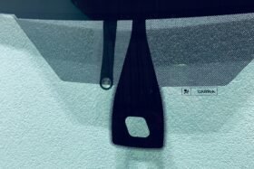 Предно стъкло FORD FOCUS II 2004-2011 с подгряване + сензор-2 на ниска цена