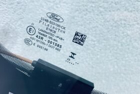 Предно стъкло FORD KUGA III 2020- АКУСТИКА+КАМЕРА + СЕНЗОР+ОТОПЛЕНИЕ+OE-3 на ниска цена