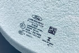 Предно стъкло FORD KUGA III 2020- АКУСТИКА+КАМЕРА + СЕНЗОР+ОТОПЛЕНИЕ+ОЕ-3 на ниска цена