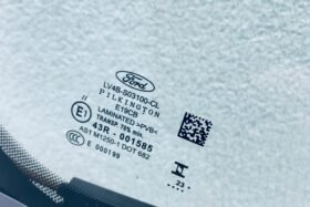 Предно стъкло FORD KUGA III 2020- АКУСТИКА+КАМЕРА + СЕНЗОР+ОТОПЛЕНИЕ+ОЕ-3 на ниска цена