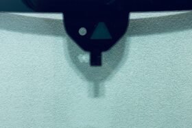 Предно стъкло FORD KUGA III 2020- АКУСТИКА+КАМЕРА + СЕНЗОР+ОТОПЛЕНИЕ+ОЕ-4 на ниска цена