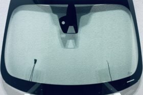 Предно стъкло FORD MONDEO MK5 2014 - АКУСТИКА + КАМЕРА + СЕНЗОР + ОТОПЛЕНИЕ + ОРИГИНАЛ на ниска цена