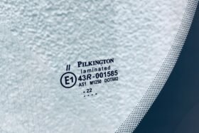 Предно стъкло FORD TRANSIT CONNECT 14- КАМ+СЕН+ОТОПЛЕНИЕ-3 на ниска цена