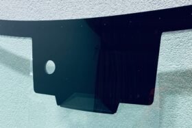 Предно стъкло FORD TRANSIT COURIER 2023- КАМЕРА+СЕНЗОР+ОТОПЛЕНИЕ+OE-2 на ниска цена