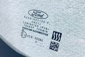 Предно стъкло FORD TRANSIT COURIER 2023- КАМЕРА+СЕНЗОР+ОТОПЛЕНИЕ+OE-3 на ниска цена