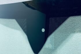 Предно стъкло FORD TRANSIT MK8 ВИСОК ПОКРИВ 2014- С УСТРОЙСТВО ЗА ОТОПЛЕНИЕ + СЕНЗОР-2 на ниска цена