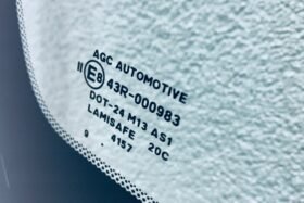 Предно стъкло HYUNDAI I20 II 2014- СЕНЗОР + КАМЕРА-3 на ниска цена