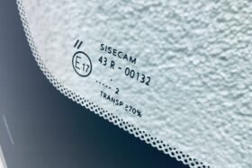 Предно стъкло HYUNDAI i20 II 2014- СЕНЗОР+СЕН. ВИЛ.-3 на ниска цена