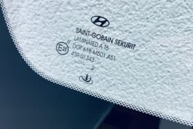 Предно стъкло HYUNDAI I30 HBK/KBI 2017- КАМЕРА+OE-3 на ниска цена