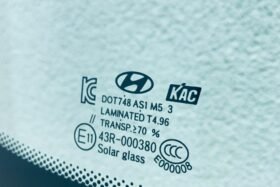 Предно стъкло HYUNDAI I30 II 2015-17 с KAM+СЕНЗ+ОГРЯВАНЕ-3 на ниска цена