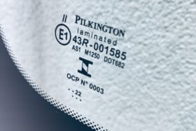 Предно стъкло HYUNDAI I30 III HBK/KBI 2017- КАМЕРА+СЕНЗОР-3 на ниска цена