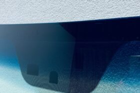 Предно стъкло HYUNDAI I40 4/5D 2011- СЕНЗОР ЗА ДЪЖД/ЗАЗОР-2 на ниска цена