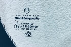 Предно стъкло HYUNDAI I40 4/5D 2011- СЕНЗОР ЗА ДЪЖД/ЗАЗОР-3 на ниска цена