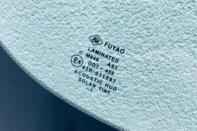 Предно стъкло HYUNDAI IONIQ 5 2021 - АКУСТИКА + КАМЕРА + СЕНЗОР + HUD-3 на ниска цена