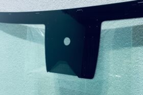 Предно стъкло HYUNDAI IONIQ 5 2021 - АКУСТИКА + КАМЕРА + СЕНЗОР + HUD + ОРИГИНАЛ-2 на ниска цена