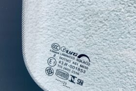 Предно стъкло HYUNDAI KONA 2017- КАМЕРА+СЕНЗОР-3 на ниска цена