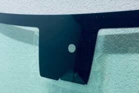 Предно стъкло HYUNDAI KONA 2023 - АКУСТИКА + КАМЕРА СЕНЗОР + ОРИГИНАЛ-2 на ниска цена