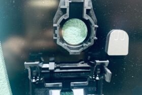 Предно стъкло HYUNDAI KONA 2023 - АКУСТИКА + КАМЕРА СЕНЗОР + ОРИГИНАЛ-4 на ниска цена