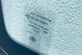 Предно стъкло HYUNDAI TUCSON 2015-2020 АКУСТИКА+СЕНЗОР+СЕН. ВЛАЖНОСТ.-3 на ниска цена