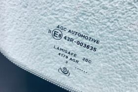 Предно стъкло HYUNDAI TUCSON IV 2020- АКУСТИКА+КАМЕРА+СЕНЗОР-3 на ниска цена