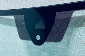 Предно стъкло ID.4 ID.5 2021 - АКУСТИКА + КАМЕРА + СЕНЗОР-2 на ниска цена