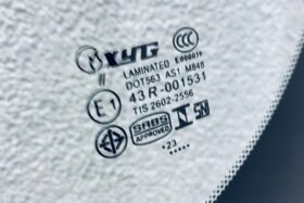 ПРЕДНО СТЪКЛО INFINITI M 2010-2014 / Q70 2014- КАМЕРА+СЕНЗОР-3 на ниска цена