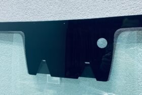 Предно стъкло ISUZU D-MAX 2021 - КАМЕРА + СЕНЗОР-2 на ниска цена