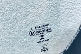 Предно стъкло JAGUAR E-PACE 2018- АКУ+КАМ+СЕН+ГРЗ-2 на ниска цена