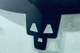 Предно стъкло JAGUAR XJ X351 СЕДАН 2017-2019 КАМЕРА+СЕНЗОР+ОГРЯВАНЕ-2 на ниска цена