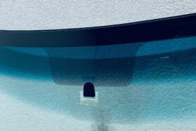 Предно стъкло JEEP CHEROKEE WK2 2011-2014-2 на ниска цена