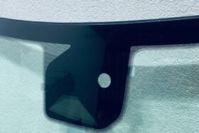 Предно стъкло JEEP CHEROKEE WL 2022 - АКУСТИКА + КАМЕРА СЕНЗОР + ОТОПЛЕНИЕ-2 на ниска цена