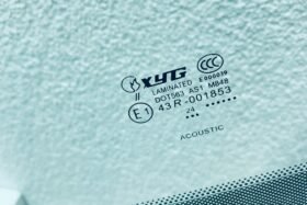 Предно стъкло JEEP CHEROKEE WL 2022 - АКУСТИКА + КАМЕРА СЕНЗОР + ОТОПЛЕНИЕ-3 на ниска цена