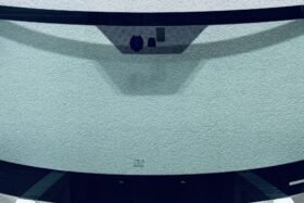 ПРЕДНО СТЪКЛО JEEP CHEROKEE/LIBERTY KK 2008-2013 СЕНЗОР на ниска цена