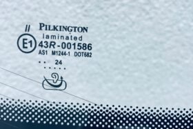 Предно стъкло JEEP COMPASS 2017-2020 СЕНЗОР+Камера+Огрев-3 на ниска цена