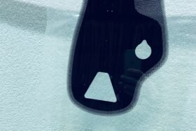 Предно стъкло JEEP COMPASS 2017 - АКУСТИКА + КАМЕРА + СЕНЗОР + ОТОПЛЕНИЕ-2 на ниска цена