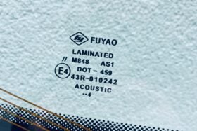 Предно стъкло JEEP COMPASS 2017 - АКУСТИКА + КАМЕРА + СЕНЗОР + ОТОПЛЕНИЕ-3 на ниска цена