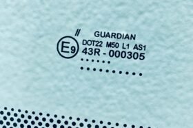 Предно стъкло JEEP GRAND CHEROKEE WK2 2011-2014 СЕНЗОР ЗА ДЪЖД/ЗАЗОР.-3 на ниска цена