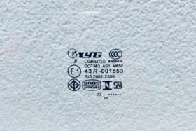 Предно стъкло JEEP GRAND CHEROKEE WK2 2011-2016 СЕНЗОР+КАМЕРА-3 на ниска цена