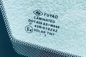 Предно стъкло JEEP GRAND CHEROKEE WK2 2011-2016 СЕНЗОР+КАМЕРА-3 на ниска цена