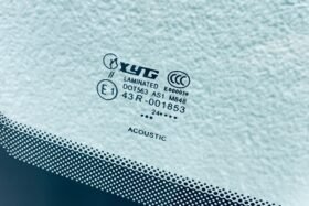 Предно стъкло JEEP GRAND CHEROKEE WK2 2016- АКУСТИКА+СЕН. ВЛАГОСТИ-3 на ниска цена