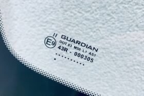 Предно стъкло KIA CARENS 2013-2017 KAM+SEN+SEN.WIL-3 на ниска цена