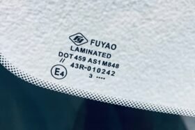 Предно стъкло KIA CARENS 2013-2017 СЕНЗОР+КАМЕРА+ОТОПЛЕНИЕ-3 на ниска цена